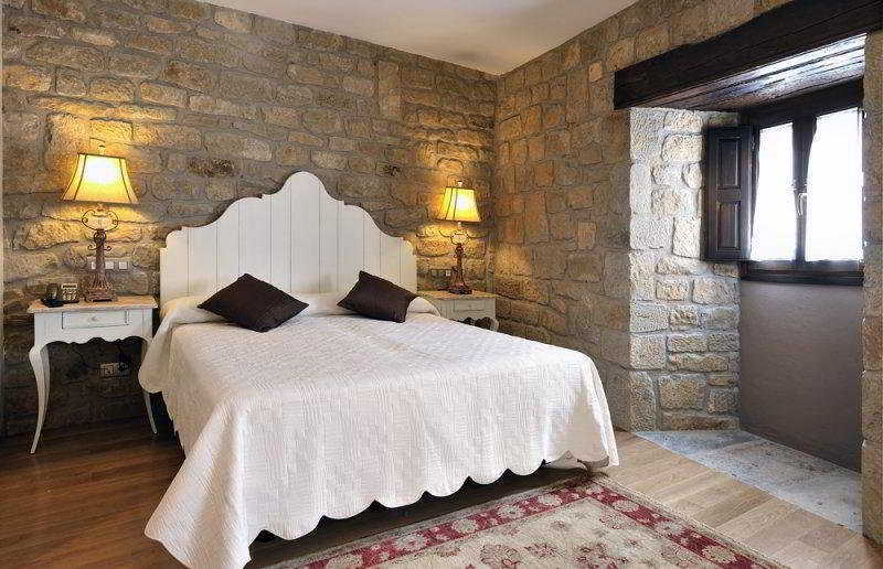 El Peiron Hotel Sos del Rey Catolico Room photo